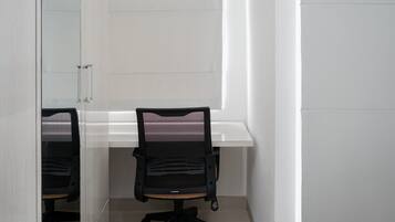 Studio | Schreibtisch