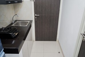 Studio | Eget kjøkken | Kjøleskap, kokeplater og riskoker