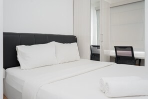 Desk - Comfort And Simply Studio Room At Serpong Garden Apartment (Cisauk)