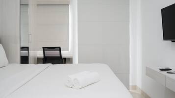 Studio | Schreibtisch