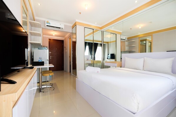 Studio | Free WiFi - Spacious Studio Apartment Signature Park Grande (Jakarta)