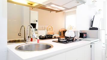 Studio | Private kitchen | Fridge, stovetop, rice cooker, dining tables