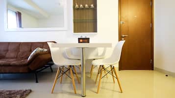 Apartment | Essbereich im Zimmer