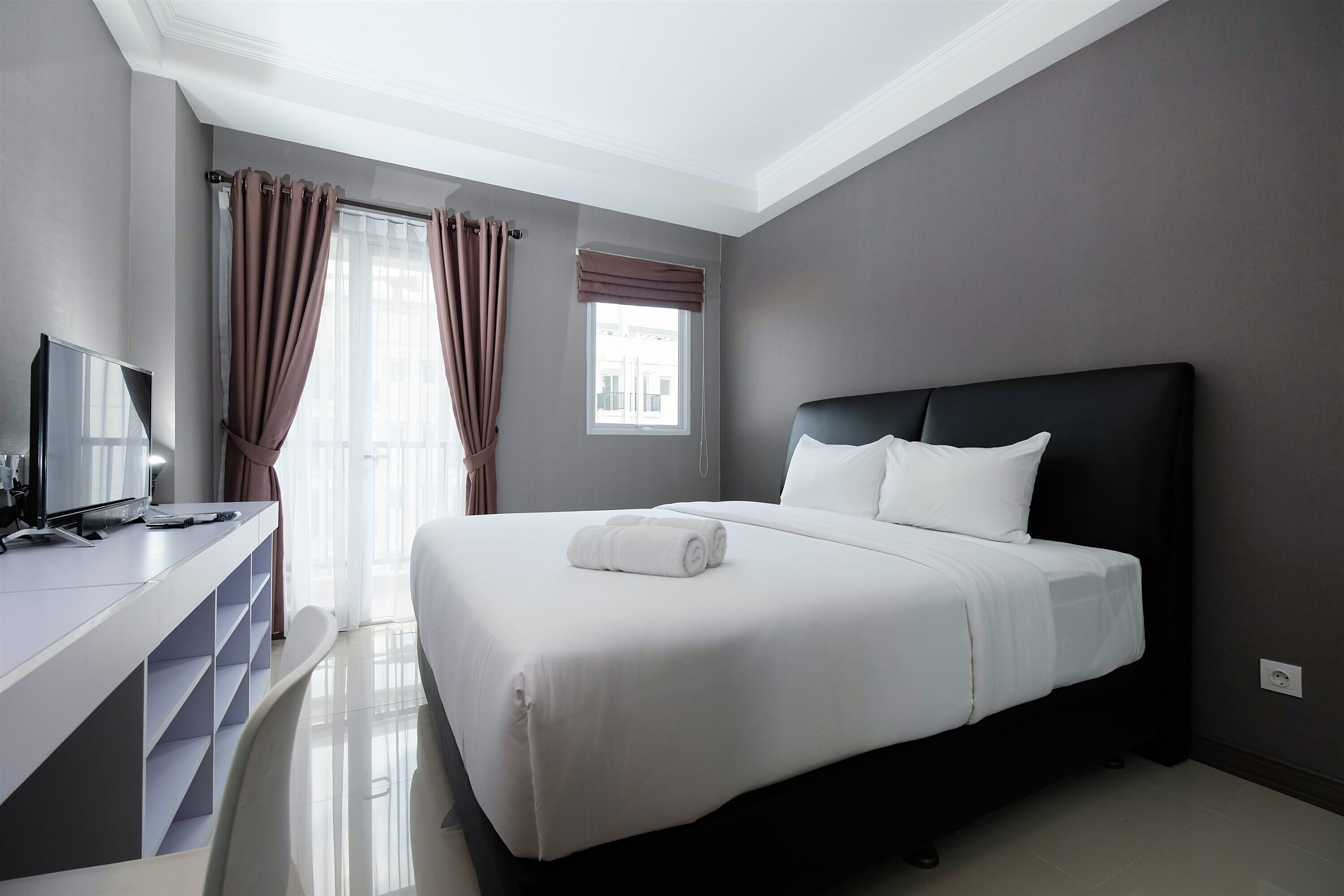 Studio | Desk, free WiFi