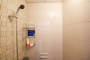 Studio | Bathroom | Shower, free toiletries, towels, soap