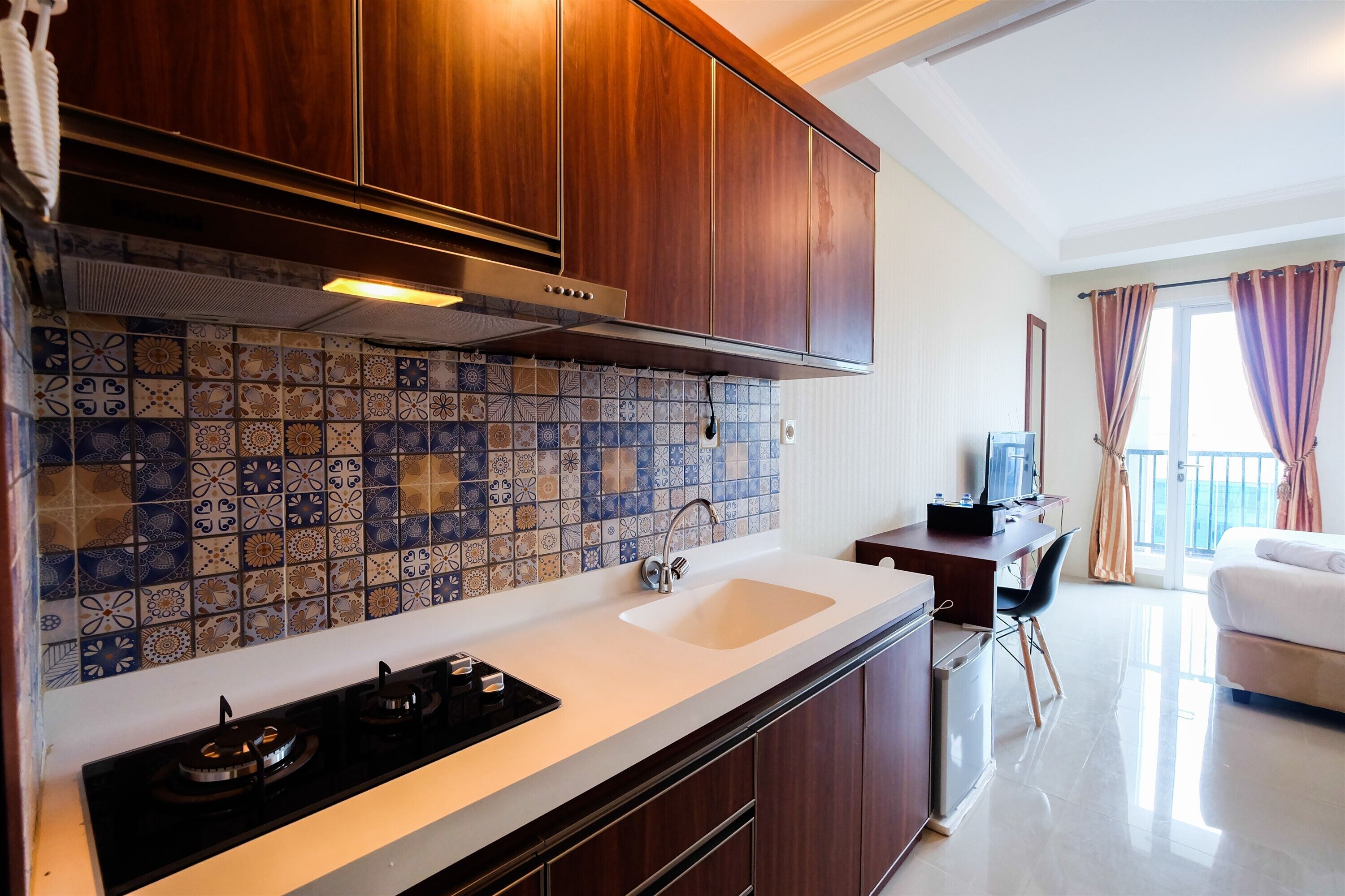 Studio | Private kitchen | Fridge, stovetop, electric kettle