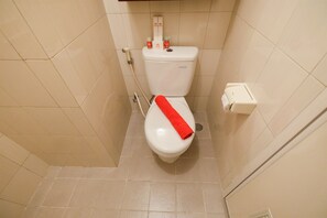 Shower, free toiletries, towels, soap