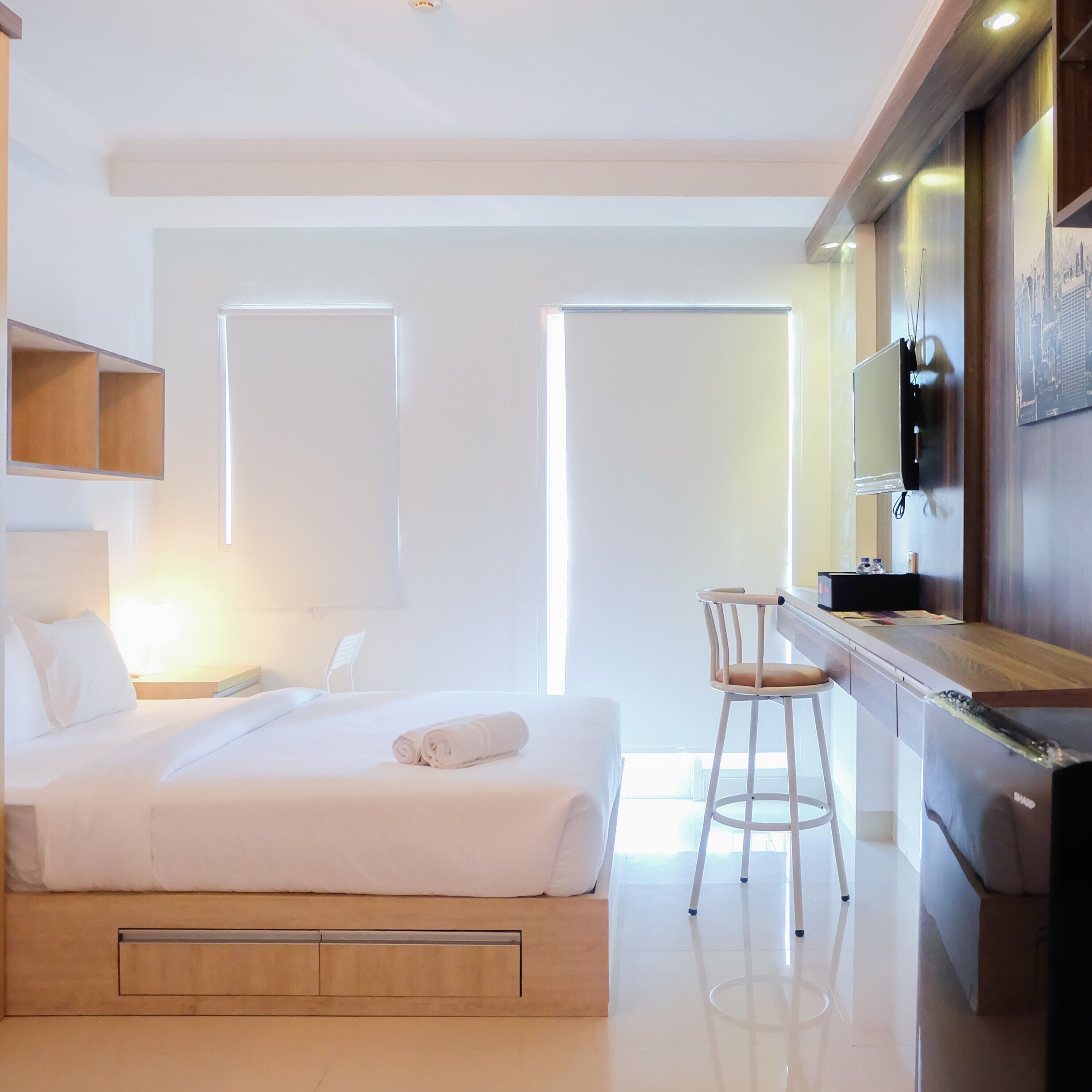 Studio | Desk, free WiFi