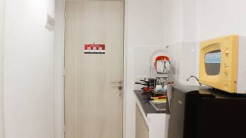 Studio | Private kitchen | Fridge, microwave, stovetop, rice cooker