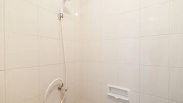 Studio | Bathroom | Shower, free toiletries, towels, soap