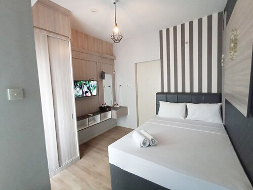 Homey And Cozy Living Studio Amartha View Apartment