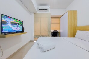 Desk, free WiFi - Good Deal And Homey Studio Serpong Garden Apartment (Cisauk)