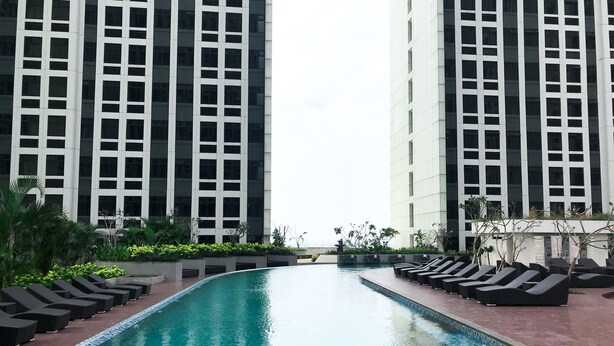 Outdoor pool - Nice And Cozy Studio At Pollux Chadstone Apartment (Cikarang)