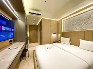 Studio - Good Deal And Comfort Studio Gold Coast Apartment (Jakarta)