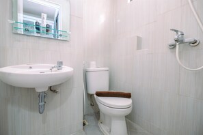 Estudio | Baño | Regadera, amenidades de baño gratuitas, toallas, jabón