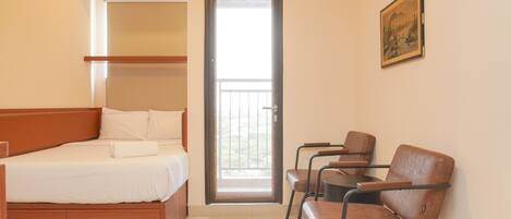 Studio | Een bureau, gratis wifi