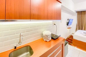 Studio | Private kitchen | Mini-fridge, stovetop, rice cooker
