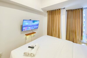 Studio | Desk, free WiFi - Good And Homey Studio At Tokyo Riverside Pik 2 Apartment (Teluknaga)