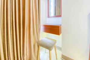 Studio | Desk, free WiFi - Good And Homey Studio At Tokyo Riverside Pik 2 Apartment (Teluknaga)