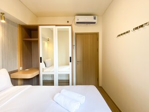3 bedrooms, free WiFi - Cozy Living And Comfort 3Br Meikarta Apartment (Cikarang)