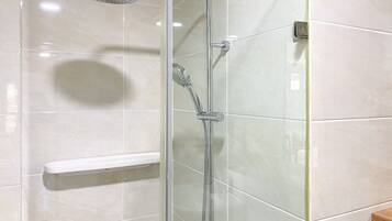 Apartment | Bathroom | Shower, towels