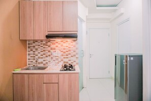 Private kitchen - Best Deal And Comfort 2Br Green Pramuka City Apartment (Jakarta)