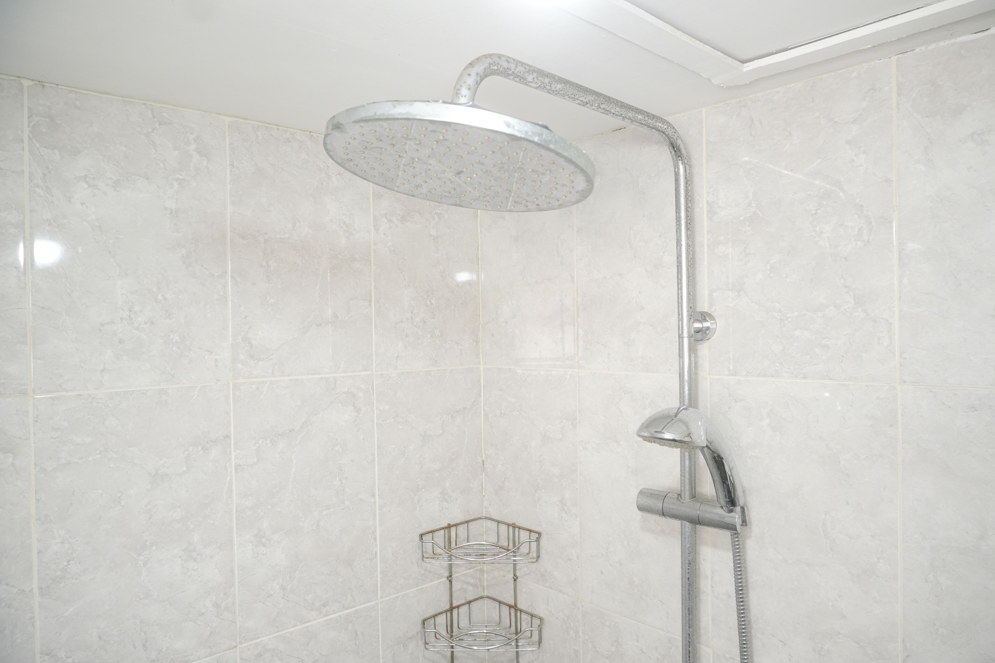 Studio | Kamar mandi | Shower dan handuk