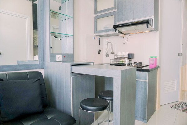 Apartment | Private kitchen - Best Deal And Restful 2Br Green Pramuka City Apartment (Jakarta)