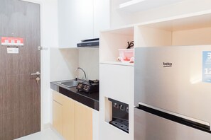 Private kitchen - Good Deal And Cozy Studio Serpong Garden Apartment (Cisauk)