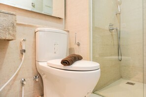 Apartment | Bathroom | Separate bathtub and shower, free toiletries, towels, soap - Modern Look And Nice 2Br Gold Coast Apartment Near Pik (Jakarta)