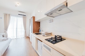 Estudio | Cocina privada | Frigobar, parrilla de estufa y arrocera
