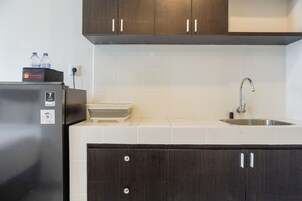 Refrigerador, placa de cocina, arrocera