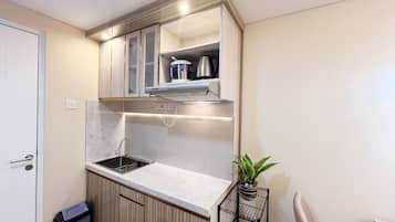 apartman | Privát konyha | Hűtőszekrény, főzőlap, rizsfőző és ebédlőasztal