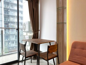 In-room dining - Good And Modern 2Br Daan Mogot City Apartment (Jakarta)