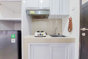 Private kitchen - Cozy And Well Furnished Studio Baileys Apartment (South Tangerang)