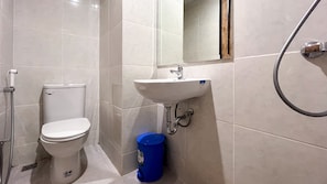 Studio | Bathroom - Comfortable And Nice Studio Apartment At Delft Ciputra Makassar (Makassar)