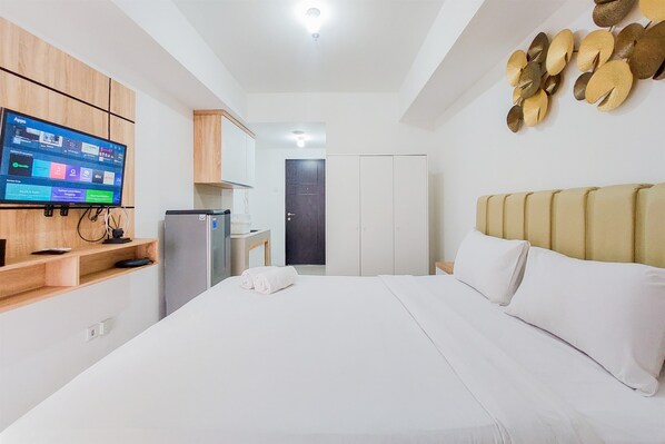 Desk, free WiFi - Warm And Cozy Stay Studio Baileys Apartment (South Tangerang)