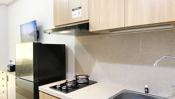Refrigerador, placa de cocina, arrocera