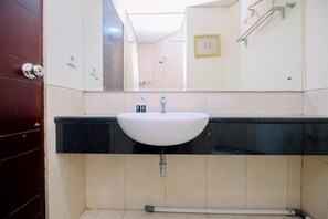 Apartment | Bathroom | Shower, free toiletries, towels, soap - Comfort 2Br At Mangga Dua Apartment (Jakarta)