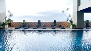 Outdoor pool - Comfort 2Br At Mangga Dua Apartment (Jakarta)
