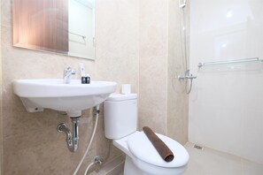 Apartment | Bilik Mandi | Pancuran mandi, kelengkapan dandanan diri percuma, tuala disediakan
