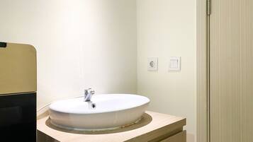 Apartment | Bathroom | Shower, free toiletries, towels, soap