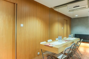 Lejlighed | Spisning på værelset