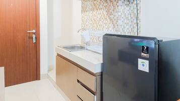 Apartment | Private kitchen | Fridge, stovetop, rice cooker, dining tables