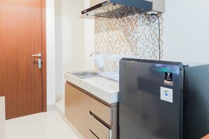 Private kitchen - Good And Homey 2Br At Parkland Avenue Apartment (South Tangerang)