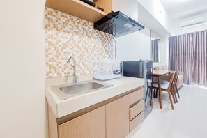 Private kitchen - Good And Homey 2Br At Parkland Avenue Apartment (South Tangerang)