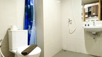 Studio | Salle de bain | Douche, articles de toilette gratuits, serviettes fournies, savon
