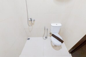 Apartment | Bathroom | Shower, free toiletries, towels, soap - Comfy And Modern Look 2Br Asatti Apartment (Pagedangan)