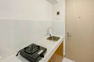 Refrigerador, placa de cocina, arrocera