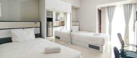 Studio | Desk, free WiFi